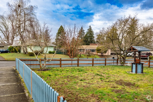 Some areas of Rockwood have neighborhood pocket parks.