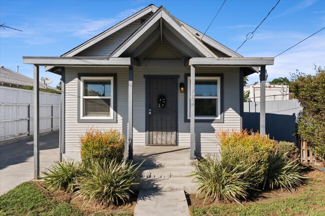 2907 E Sawyer St unit A, Long Beach, CA 90805 - photo 2