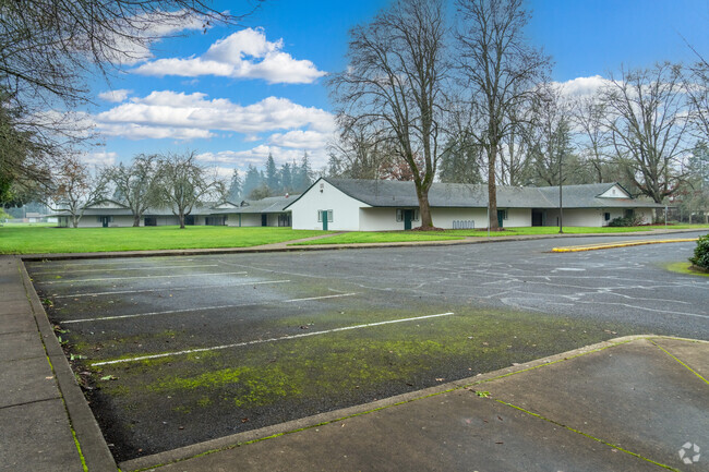 Spring Creek Elementary in Eugene, Oregon, has a student to teacher ratio of 15-1.