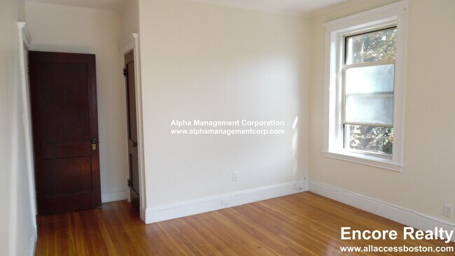 90 Maple St unit 4, Malden, MA 02148 - photo 2