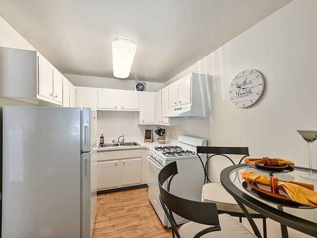 Harbor Lake, Waukegan, IL 60087 - photo 5