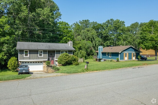 Split level and single-family homes sit on smaller plots of land in Avery Creek.