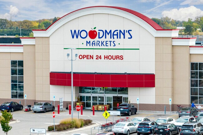 Lake County's Woodmans serves the Ray Lake Kettle Grove Nature community all its grocery needs.