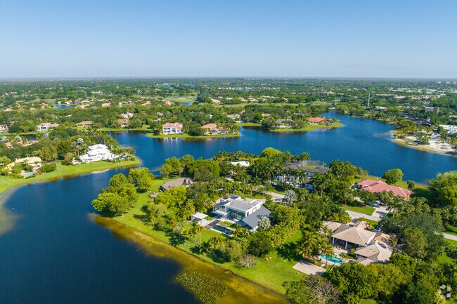 Overview of single-family homes on the lake at Windmill Ranch Estates.