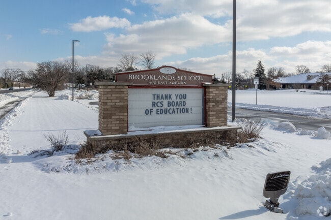 Brooklands Elementary School signage.