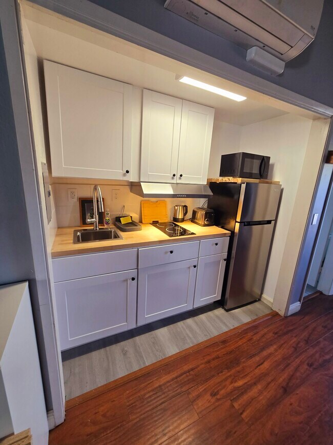 2471 E Canal Dr Unit Sequoia studio, Turlock, CA 95380