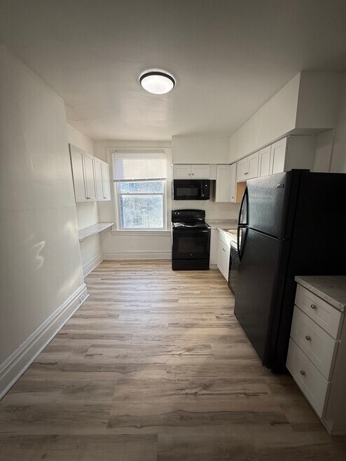 5704 Darlington Rd unit Flr 1, Pittsburgh, PA 15217 - photo 1