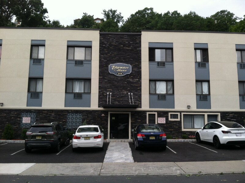 208 Undercliff Ave unit B7, Edgewater, NJ 07020 - photo 1