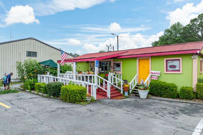 A neighborhood favorite, Jung’s Egg Rolls add a flavorful touch to life in Skippers Corner, just minutes from charming homes.