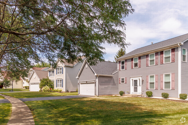 Rainbow Hills' home prices here range from $405K to $735K, depending on size and condition.