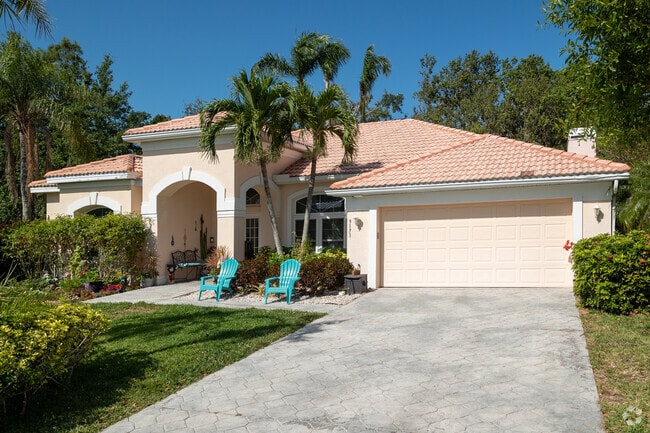 This Parker Lake community Spanish revival home sits at the end of the cul-de-sac with eastern sunlight exposure.
