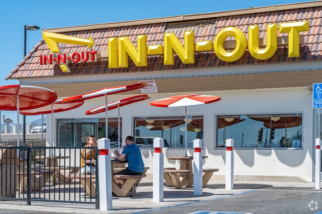 Grab classic burgers in North Star Ranch at In-N-Out Hesperia.
