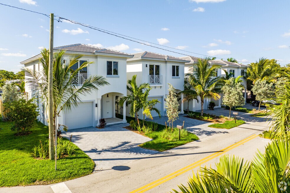 NH_Royal Poinciana_528293_101524_P2_DW_v1.1