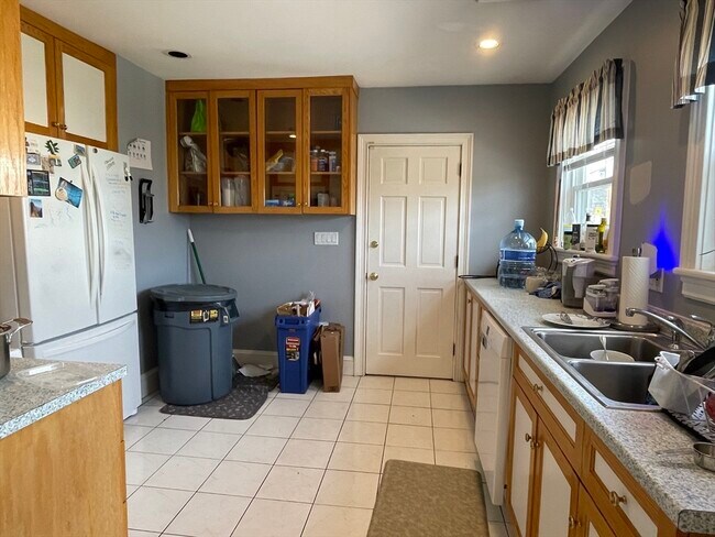 38 Ten Hills Rd unit 2, Somerville, MA 02145 - photo 3