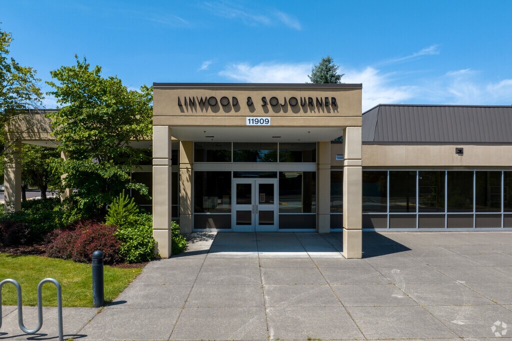 The main entrance for Linwood Elementary, located in the Linwood neighborhood of Oregon.