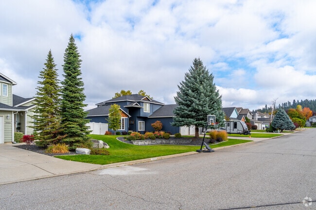 Planned communities are a popular living option in the Veradale neighborhood.