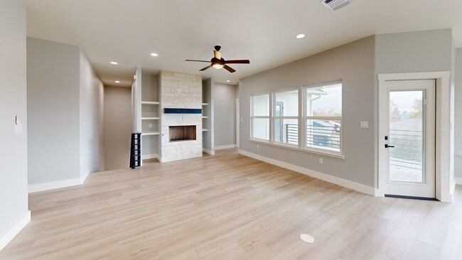 1811 N Chateau Ln, Kerrville, TX 78028 - photo 2