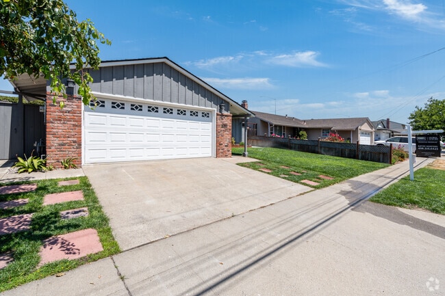 There are many ranch-style homes in the Glen Eden neighborhood.