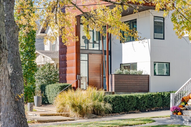 Newer architectural elements can be spotted around Hyde Park.