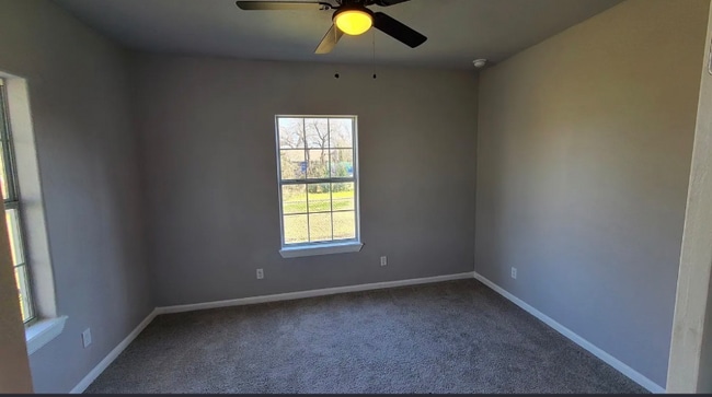 205 E M L K Jr Blvd, Taylor, TX 76574 - photo 6