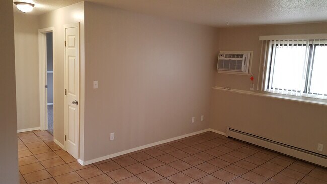 2704 E Scenic Ct unit Lower Unit, Sioux Falls, SD 57103 - photo 4