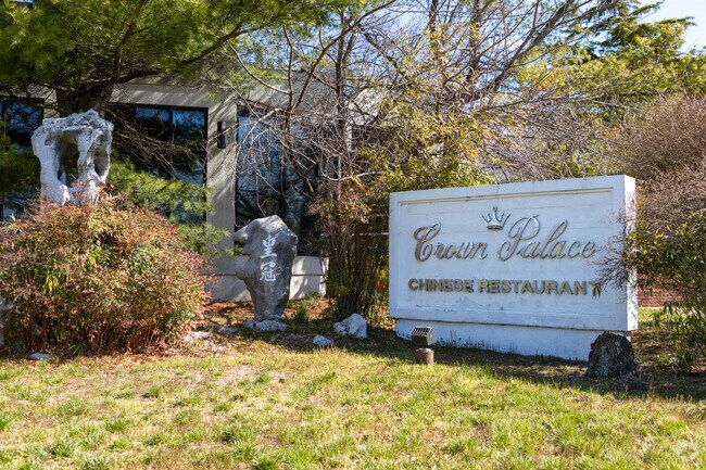 The Crown Palace restaurant serves both dim-sum brunches and a full menu of Chinese classics.