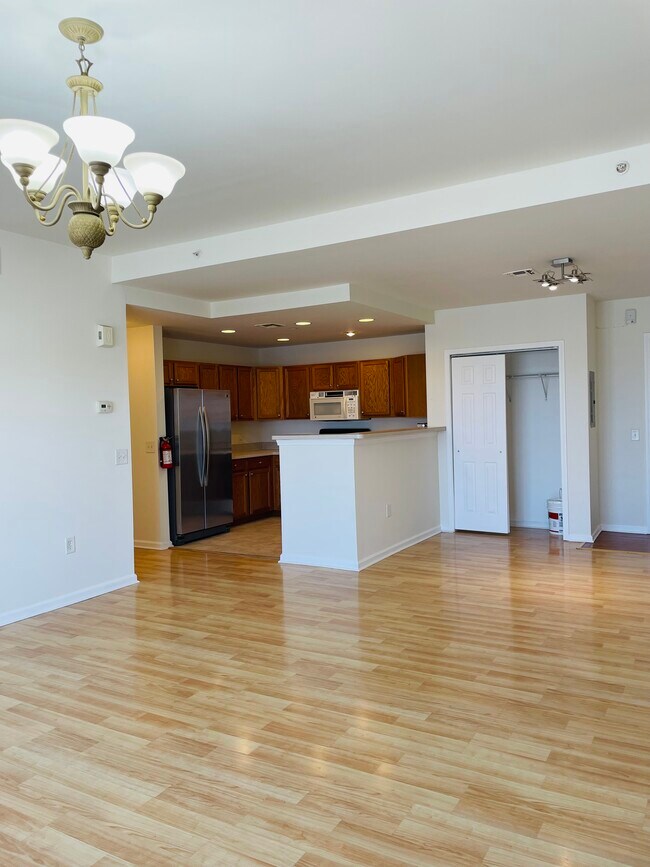 358 Rector St Unit 705, Perth Amboy, NJ 08861