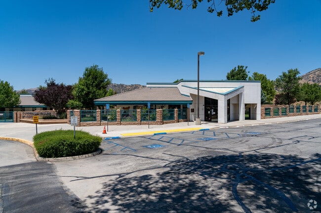 Cummings Valley Elementary serves K - 5th grade levels.