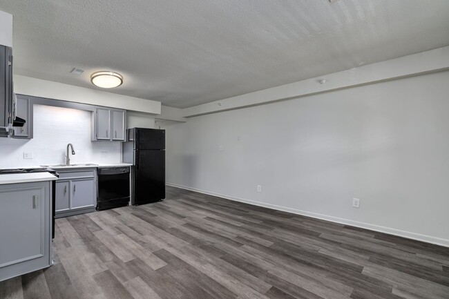 Dogwood - Living Room & Kitchen