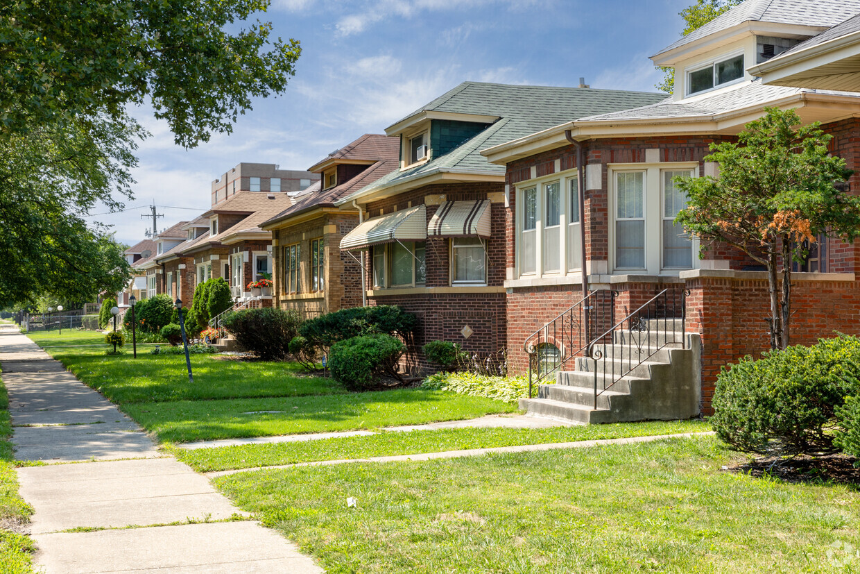 On Chicago's South Side, volunteers decorate homes for the holidays, aim to  help others, build community - Chicago Sun-Times