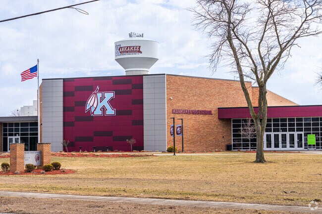 Kankakee High School has 1,513 students with a student-teacher ratio of 18 to 1.