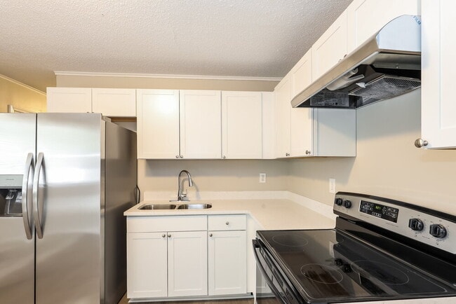 8270 Attleboro Dr, Jonesboro, GA 30238 - photo 6