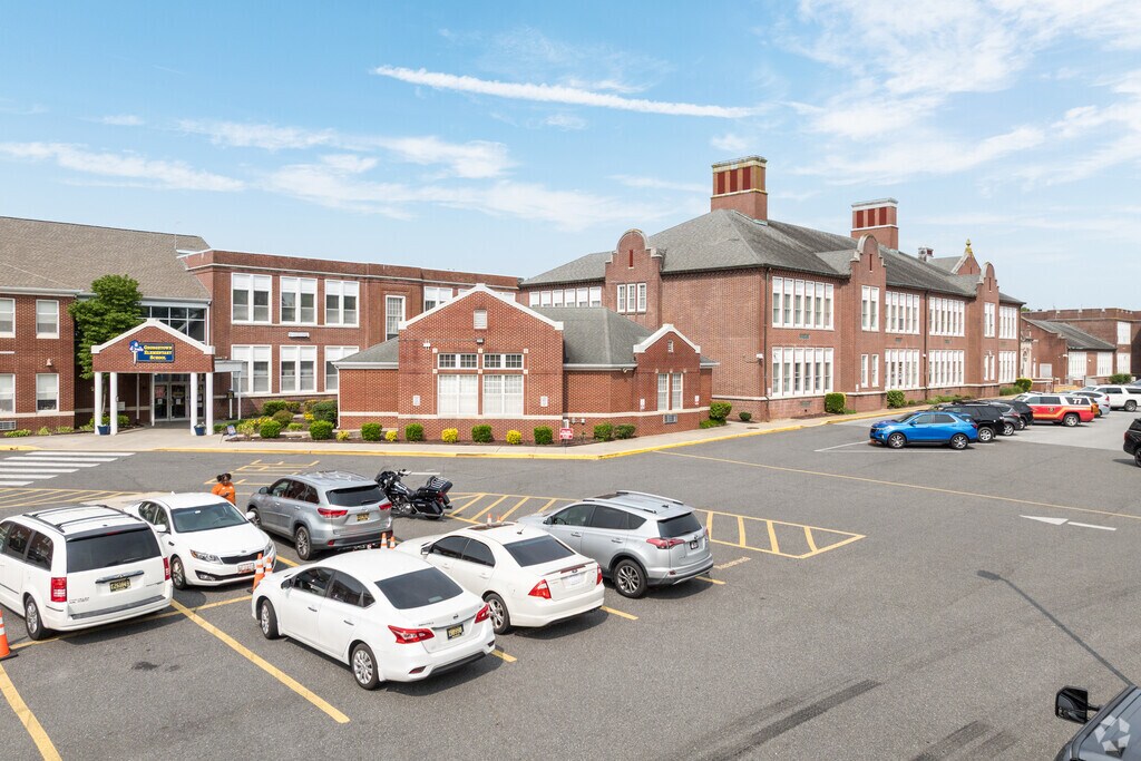 Georgetown Kindergarten Center has 349 students in grades Kindergarten-Kindergarten with a student-teacher ratio of 15 to 1.