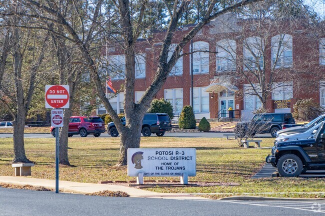 John A. Evans Middle School serves students in the Washington County community.