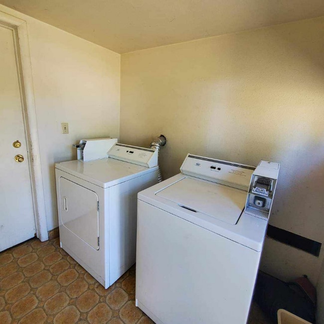 407 Adams Ln unit B, Lewiston, ID 83501 - photo 6