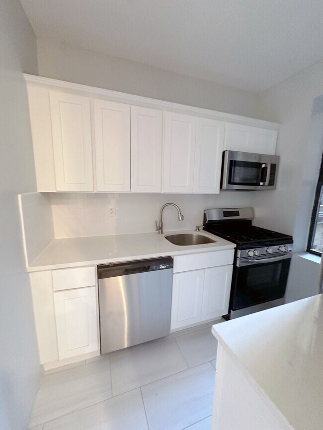 6412 Park Ave, West New York, NJ 07093