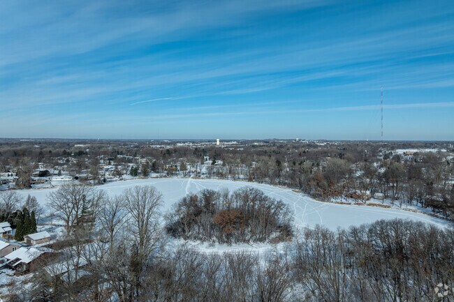 The namesake of the neighborhood, Lake Judy is a small lake with an island.