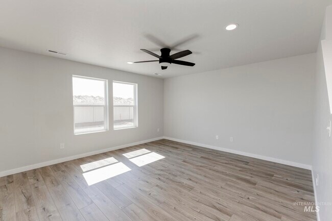 41 S Sweetgrass Ave, Nampa, ID 83651 - photo 2