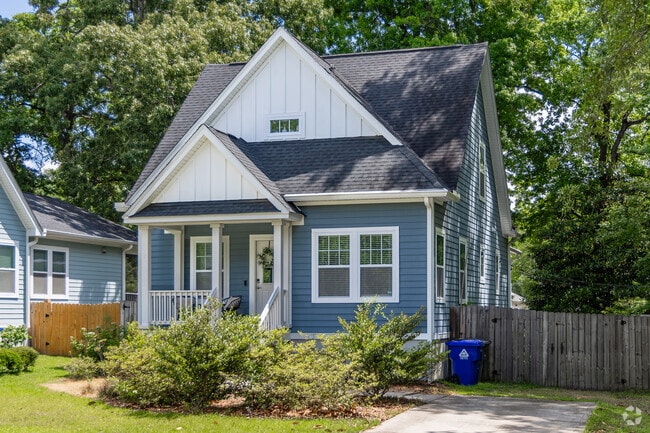 Park Circle has charming farmhouse style homes with landscaped lawns.