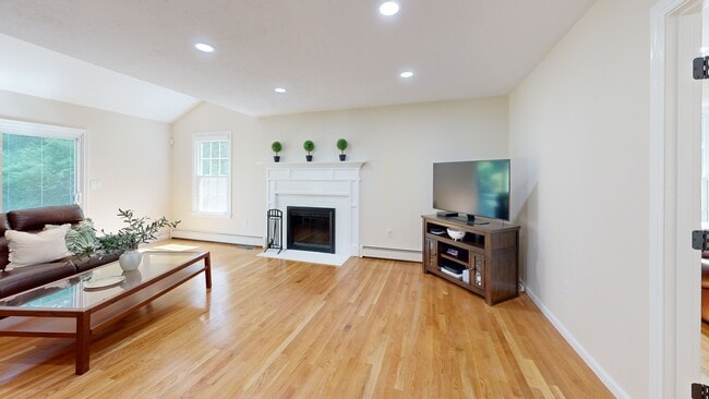 14 Nourse St, Westborough, MA 01581 - photo 2