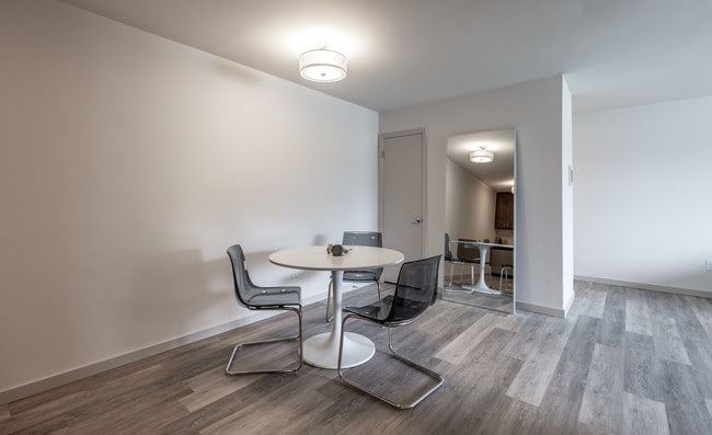 2867 S Kinnickinnic, Milwaukee, WI 53207 - photo 5