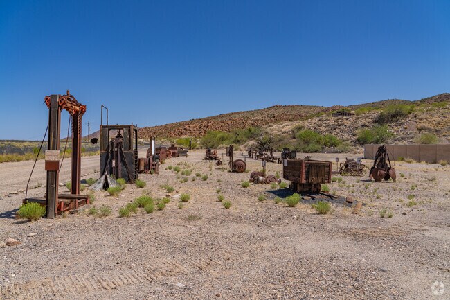 Old Dominion Historic Mine Park preserves mining equipment and walking trails, paying tribute to Globe’s deep copper mining history.
