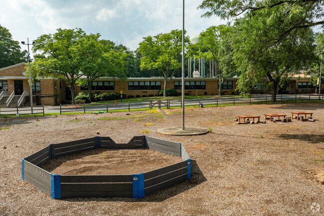 Hubbard Elementary School is a highly rated public school in Ramsey, NJ serving grades K-3.
