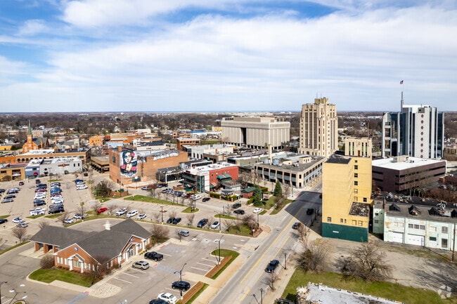 Mount Clemens provides access to a diverse range of restaurants, bars, local shops, and nearby parks.
