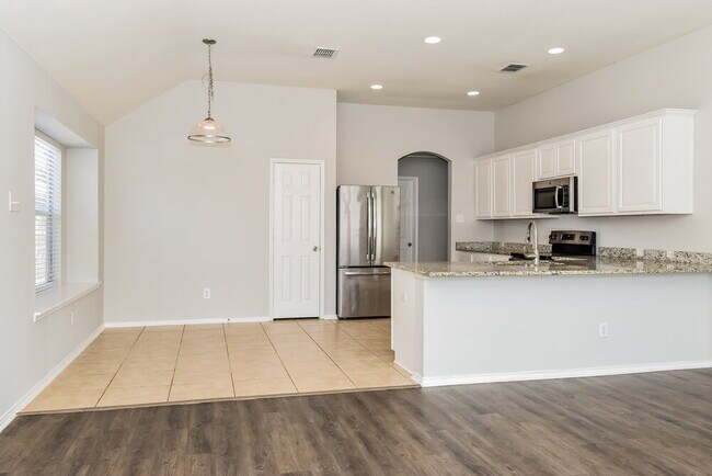 910 Bowie Dr, Lavon, TX 75166 - photo 4