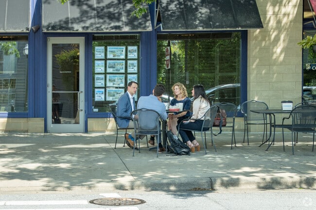 There are a variety of dining options around Avery Creek.