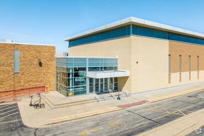 Emmons Grade School is a well rated public school in Antioch, IL that serves grades K-8.