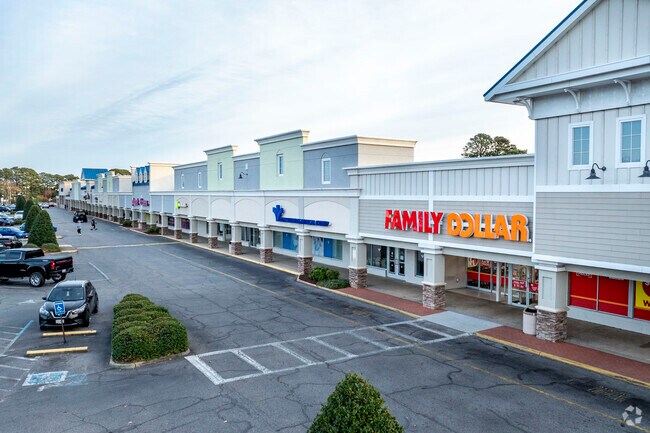 Camellia Shores locals shop and dine at East Beach Marketplace’s many stores and eateries.