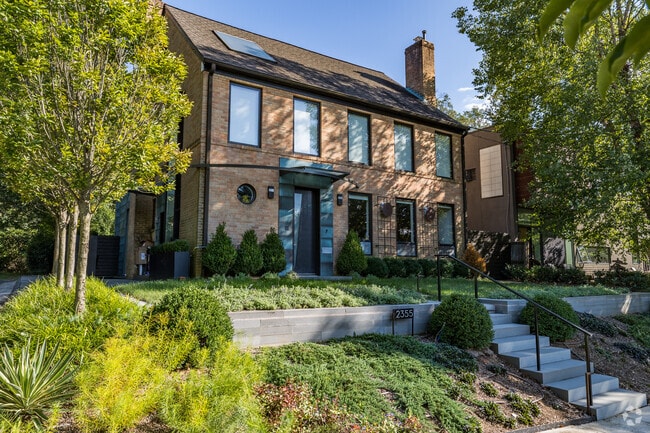 Enjoy modern living in Kent's contemporary houses.