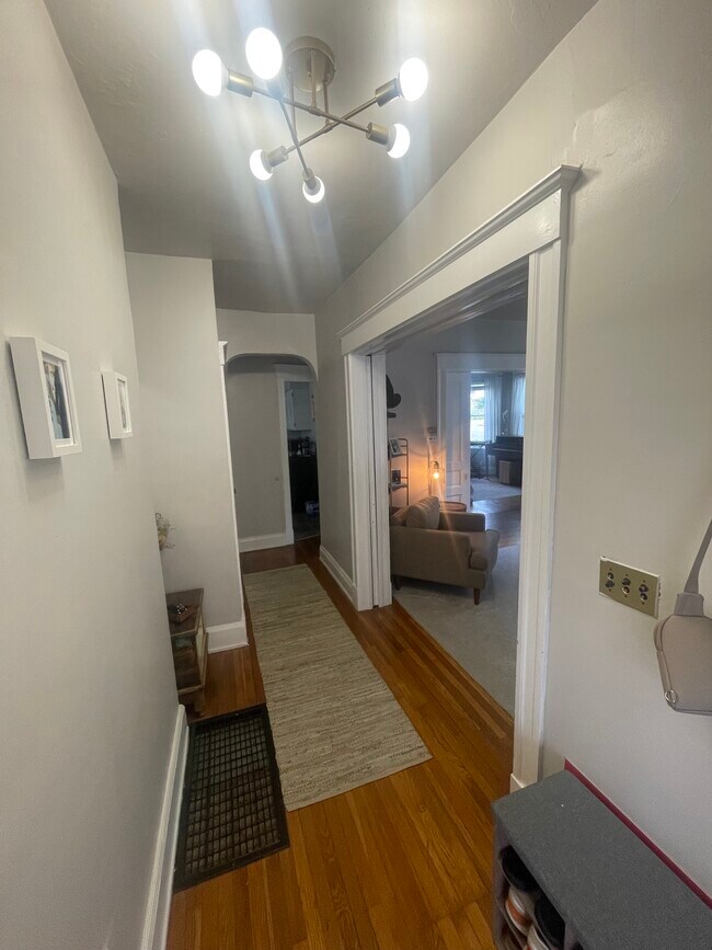 2860 Erie Ave unit 1, Cincinnati, OH 45208 - photo 4